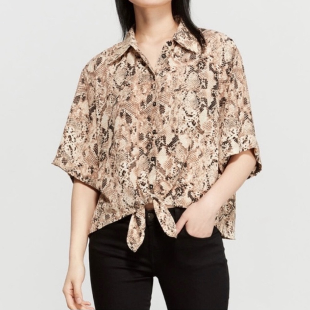 Sanctuary Short Sleeve Snake Print Button Down Tie Front Blouse Top Cream Medium